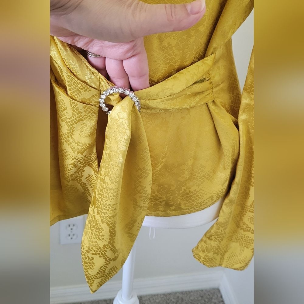 Gorgeous gold blouse sz 8 - Picture 10 of 11